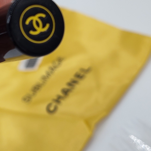 CHANEL Sublimage L’Essence de Teint Makeup Brush Gold Black With Pouch NEW - Picture 4 of 4